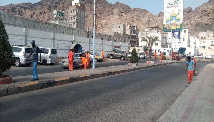 تواصل حملات النظافة المكثفة في التواهي لاستعادة الوجه الجمالي والحضاري للمديرية