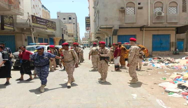 حملة أمنية تلاحق بائعي القات في أحياء الشرج بالمكلا