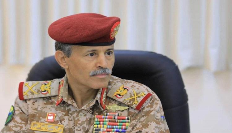 انباء عن مصرع وزير دفاع الحوثيين في غارة جوية استهدفت إجتماعًا برئاسته في البرح