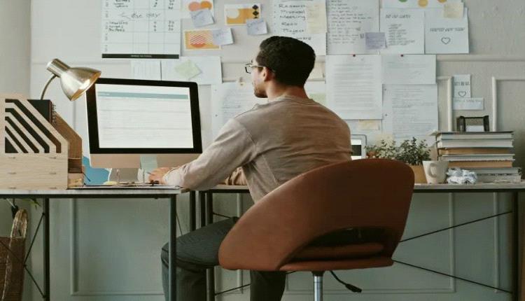 الجلوس لأكثر من 30 دقيقة.. دراسة تكشف مخاطر صحية مقلقة قد تؤدي إلى الوفاة