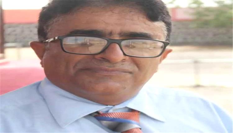 الحوثيون يختطفون صحفيًا بارزًا في المخا ويقتادونه لجهة مجهولة