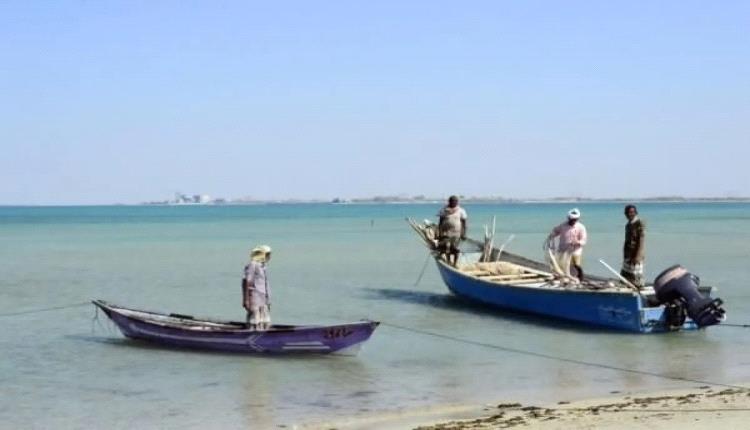 إريتريا تفرج عن صيادين يمنيين عقب اختطافهم ونهب قواربهم