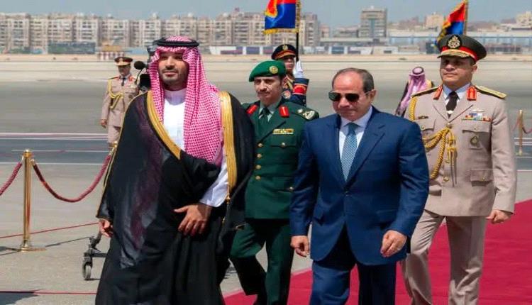 محمد بن سلمان يصل إلى مصر والرئيس السيسي في مقدمة مستقبليه