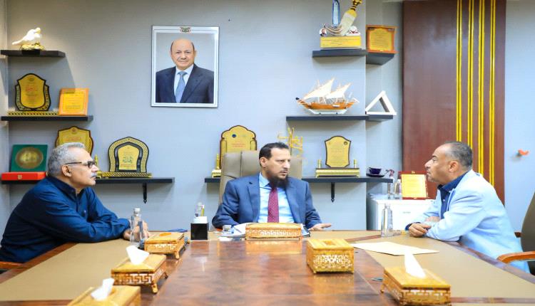 محافظ عدن يشكل خلية إنسانية للإحتياجات الناجمة عن موجات النزوح