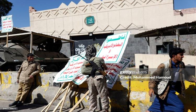 الحوثيون يكسرون شعار الموت لأمريكا بلقاءات سرية برعاية عُمانية