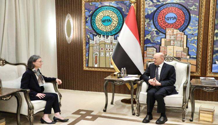 العليمي يتحدث عن تحويل الأزمات إلى فرص وقدرة الدولة على إستعادة زمام المبادرة في الساحل الغربي