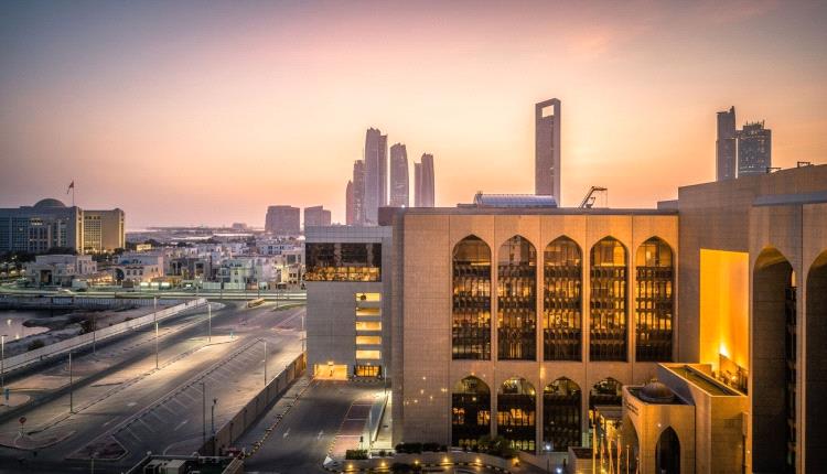 المصرف المركزي الإماراتي يحظر فروع بنك ملي إيران العاملة في الإمارات