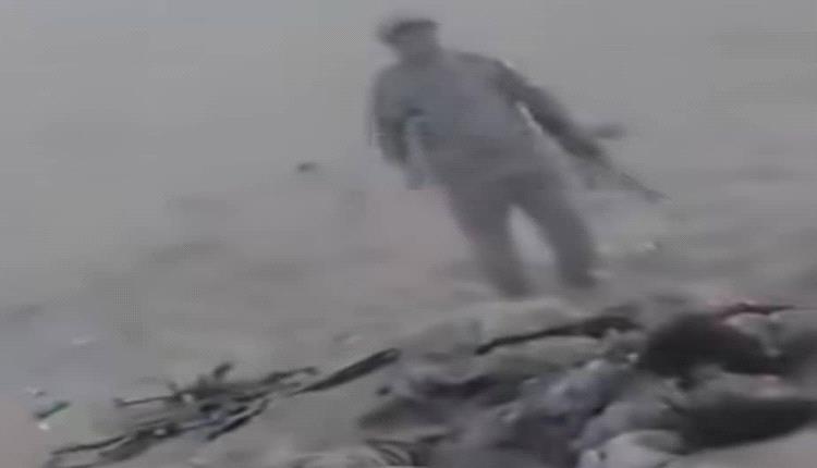 نداء إنساني عاجل لانتشال جثامين قتلى الحوثيين في مناطق سكنية بين لحج وتعز