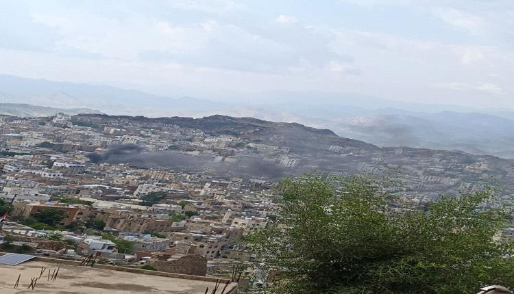 الحوثي يواصل قصف قرى تعز.. 23 قذيفة تستهدف مناطق سكنية خلال ساعات