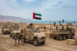 سقوط مدن الساحل الغربي بيد الحوثي يفجر مقارنة بين الدعم الاماراتي والسعودي للجبهات