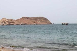 الحوثي يشق طريقًا الى التلال المطلة على باب المندب والمخا لنقل الأسلحة بمشاركة ايرانيين ولبنانيين