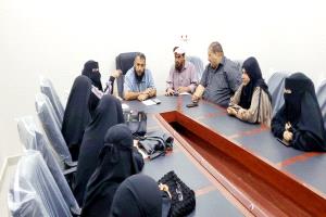 مدير عام التواهي يلتقي مبادرة صيرة للسلام ومؤسسة بديل للتنمية لبحث دعم مشاريع النساء وتعزيز فرص العمل