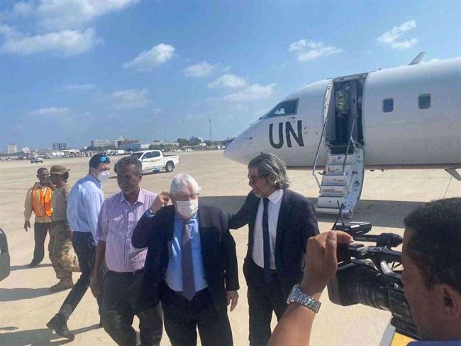 غريفيث يصل إلى عدن ويطلع على أثار الهجوم الإرهابي على المطار .. صور