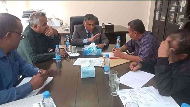 أمين محلي عدن يترأس أول إجتماع للجنة مراجعة وتقييم خزانات كالتكس لتموين البواخر