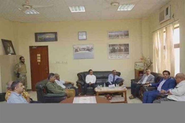وزير الأشغال ومحافظ عدن في كلية الهندسة