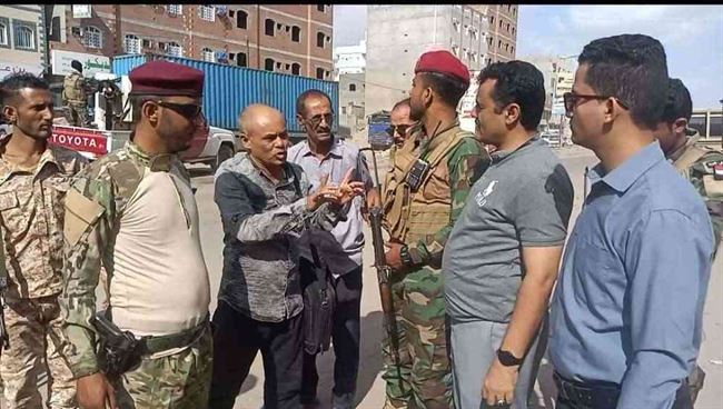 محلي المنصورة يشرف على أعمال إزالة اللوحات الإعلانية والدعائية المخالفة من شوارع المديرية