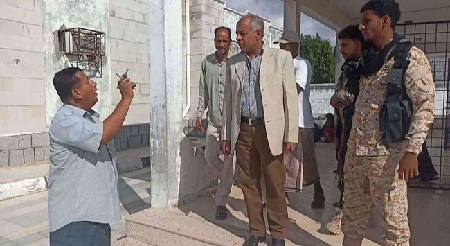 محلي البريقة يطلع على مستوى الخدمات الصحية بمجمع الفارسي