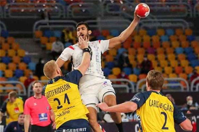 بسبب جنسيتة.. منتخب مصر يحتج رسميًا على حكم مباراة السويد في مونديال اليد