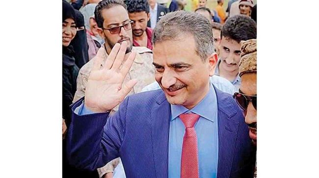 محافظ عدن يقطع زيارته للإمارات ويعود إلى المحافظة