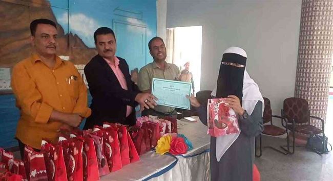 تكريم أوائل الطالبات في ثانوية عدن النموذجية
