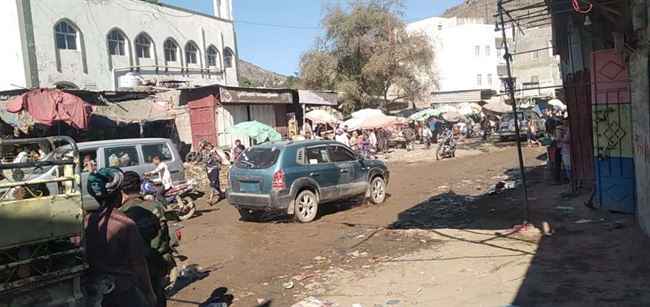 خلافات على الجبايات.. عصابات إخوانية تغلق سوق جبل حبشي في تعز