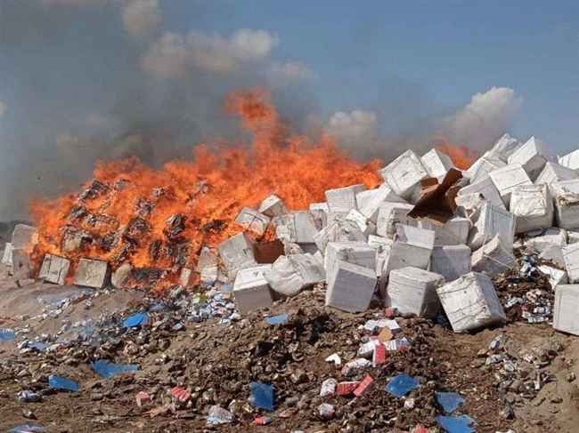 النيابة العامة تتلف شحنة ضخمة من الأدوية المنتهية بعدن.. إسم الدواء