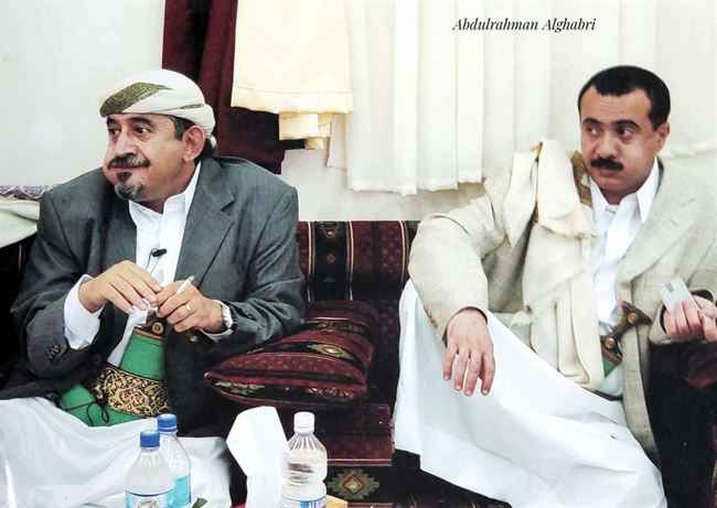 من يتزعم قبيلة حاشد بعد وفاة الشيخ صادق؟.. إسم وصورة الزعيم الجديد لكبرى قبائل اليمن