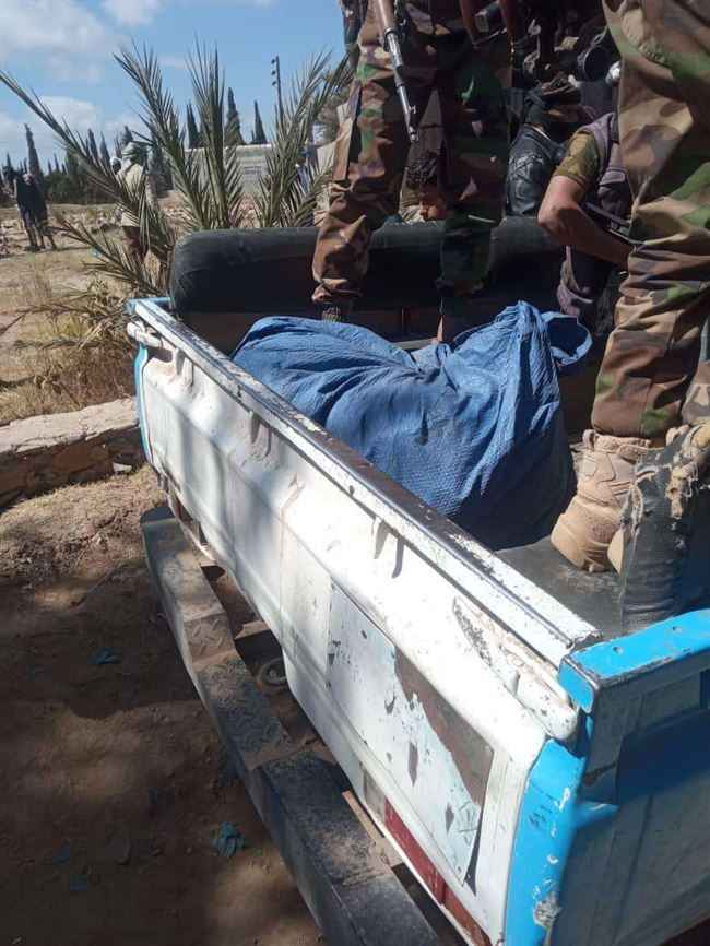 شاهد : صور وفيديو توثق لحضة اخراج جثة الزبيدي بعد قتله وتقطيعه ودفنه باكياس قمامة في تعز