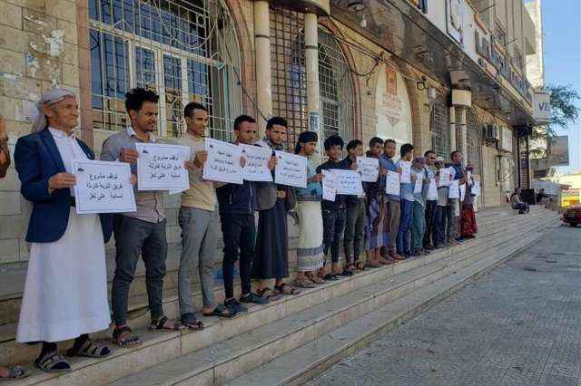 تنديد شعبي بالعبث بمشروع طريق "التربة - تعز"