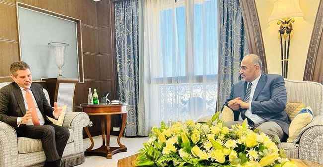 الزبيدي يستقبل السفير الأمريكي ويؤكد مواجهة الحوثي وتدهور الوضع الاقتصادي