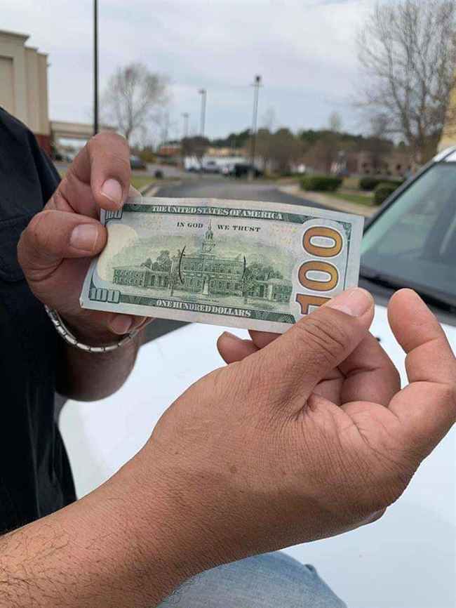 السعر الجديد للدولار أمام الريال اليمني