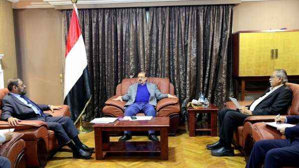 البرلمان اليمني يرفض قرار حكومي ويطالب بتوريد جميع الإيرادات إلى الخزينة العامة