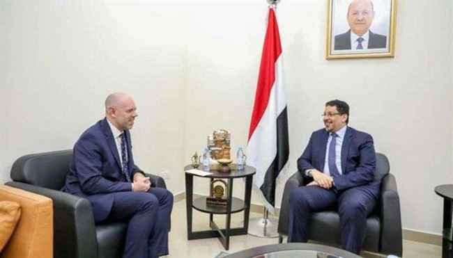 لقاء يمني - بريطاني - امريكي والحكومة تحذر من دور خبيث لهذه الدولة