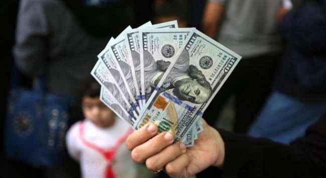 صحفي اقتصادي يقدم خيارات للحكومة للتعويض عن عائدات النفط