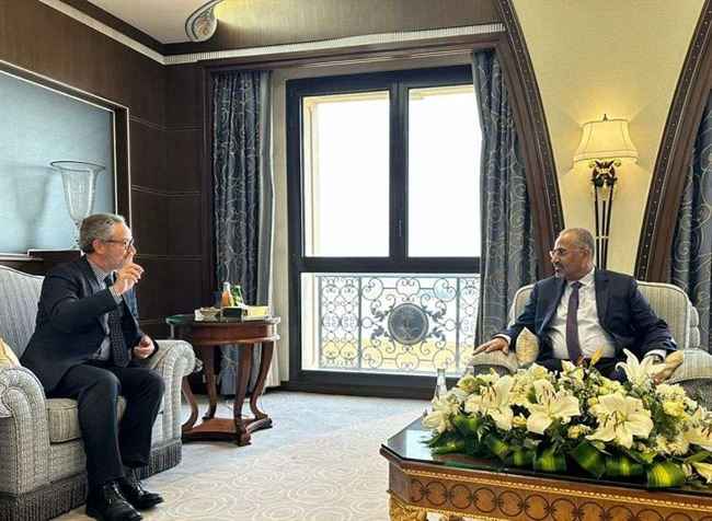 الزُبيدي يدعو الاتحاد الأوروبي لدعم العملة اليمنية