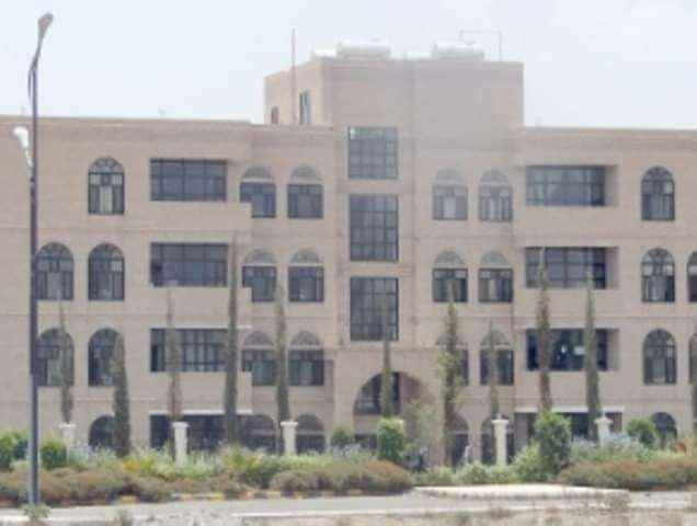 حوله لسكن لأسرته.. وزير حوثي يسطو على مبنى المركز الطبي الرياضي في صنعاء