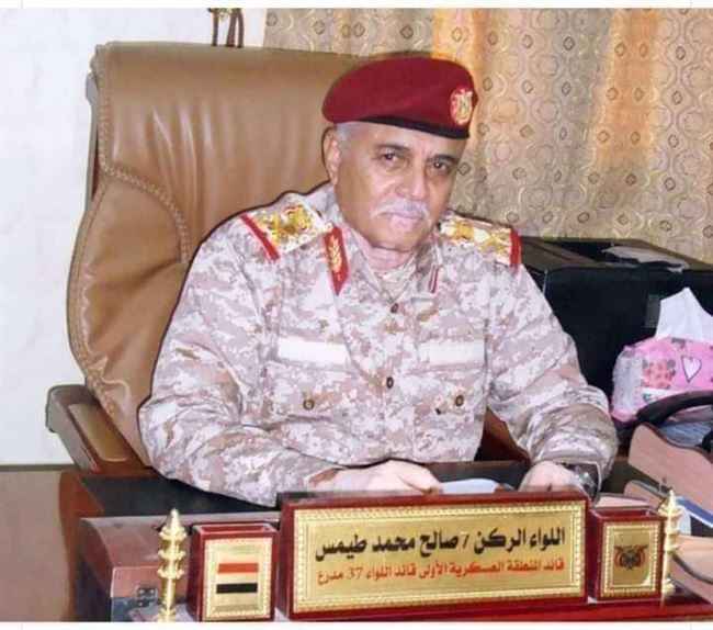 استقالة قائد المنطقة العسكرية الأولى وانضمامه إلى المجلس الانتقالي في صفعة قوية للإخوان