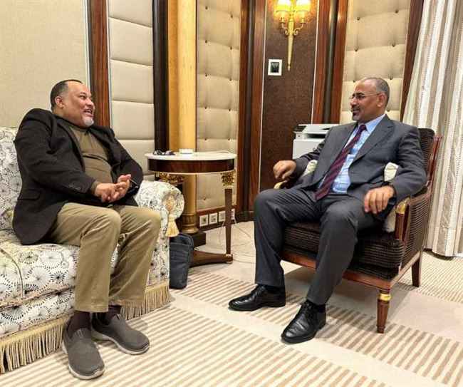 الزبيدي يبطل مفعول توجيهات صرف أراضي الدولة ويوجه بملاحقة المتورطين.. ماذا دار بالرياض؟