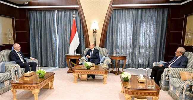 العليمي يتحدث عن المقاربات المنصفة لإنهاء الحرب في اليمن