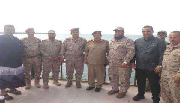 الداعري وقائد التحالف العربي في زيارة لمواقع عسكرية هامة بعدن