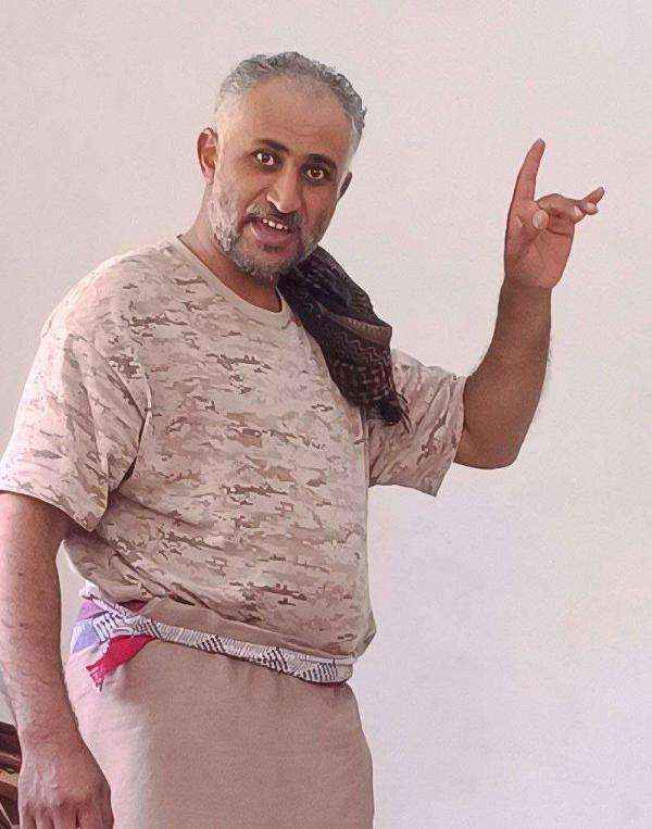 شاهد بالصورة.. اغتيال قيادي عسكري كبير على طريق عام بمأرب وهكذا كان مصير جثته