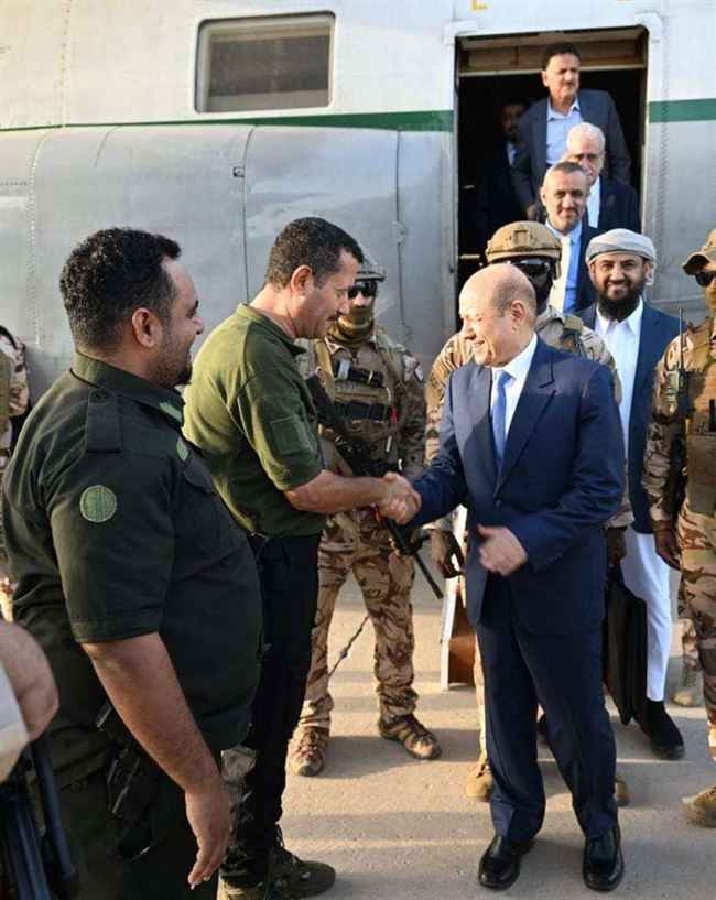 ماذا جلب رشاد العليمي معه لليمنيين من السعودية؟.. البيضة كشفت الوديعة!