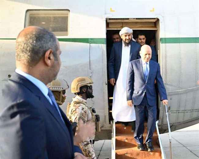 عقب عودته من السعودية.. العليمي يصدر قرارات رئاسية بإنشاء قوات عسكرية يترأسها الصبيحي