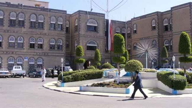 بدء مرحلة جديدة في صنعاء تكشفها مصادر بالخدمة المدنية.. الحوثي ضرب المسمار الأخير في نعش الموظفين