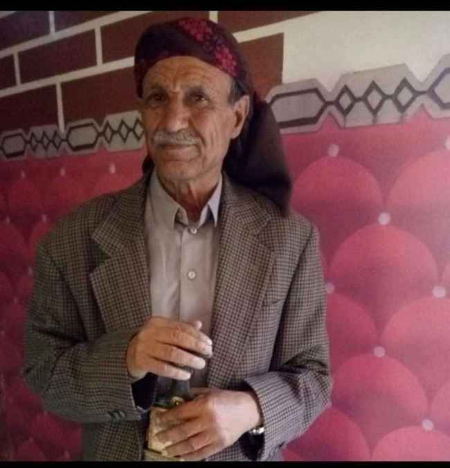 وفاة رجل كبير بالسن في صنعاء أثناء أدائه حركات بهلوانية فوق شجرة للترفيه عن الأطفال.. صور