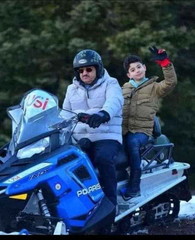 شاهد.. المقدشي من قادمون يا صنعاء إلى التزلج في جبال أوروبا بصور أغضبت اليمنيين بشدة