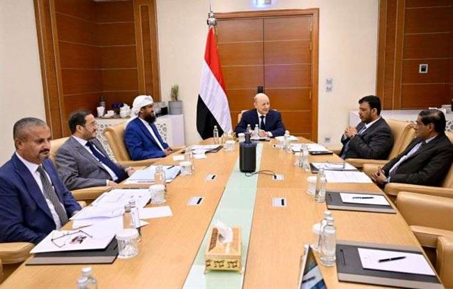 المجلس الرئاسي يعقد اجتماع بحضور كامل أعضائه ويقيم أداء الحكومة