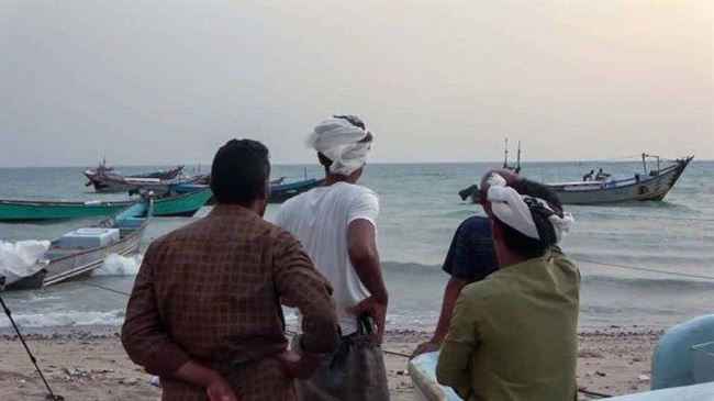 تخوف من تعرضهم للقصف..  فقدان 8 صيادين من أبناء الخوخة في البحر الأحمر