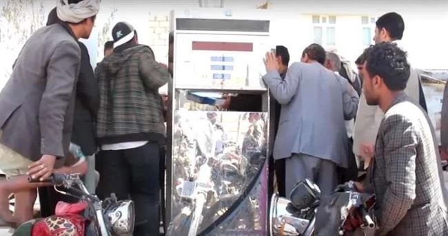 أول الأزمات في صنعاء .. الحوثي يجني ثمار إرهابه بالبحر الأحمر