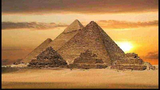 عالم يثير جدلا بنظرية غريبة حول الهرم الأكبر